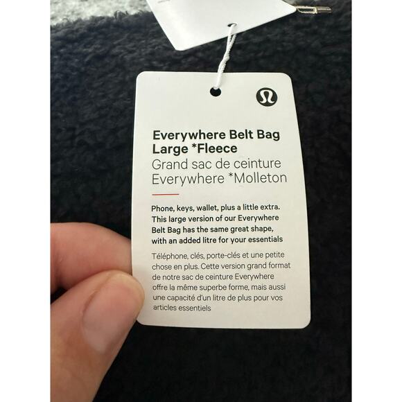NWT Lululemon Everywhere Belt Bag Fleece 2L Black Large - Picture 9 of 10